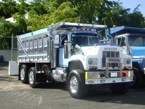 custom mack dump trucks