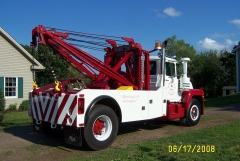 Mack wrecker with Homes 750