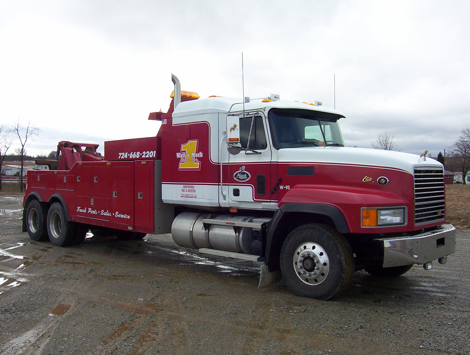 Mack CL713 - Classic Mack Trucks 1950-1989 - BigMackTrucks.com