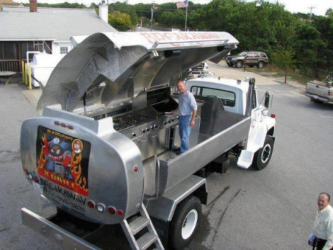 oil-truck-transforms-into-mobile-grill.jpg.bdf3a4fba74241f528aa847edfc1ad33.jpg