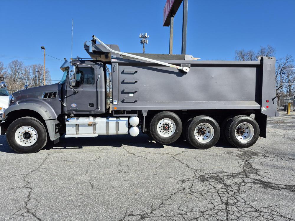 mack-granite-tri-axle.jpg